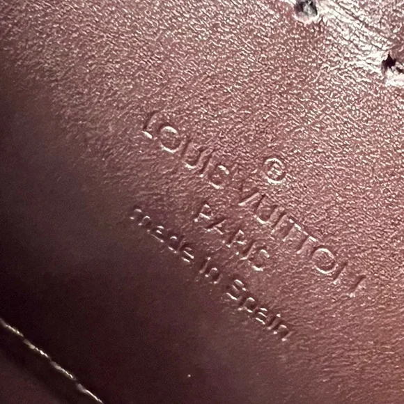 Louis Vuitton Zippy wallet in Amarante Vernis patent leather. GUC - Picture 4 of 8